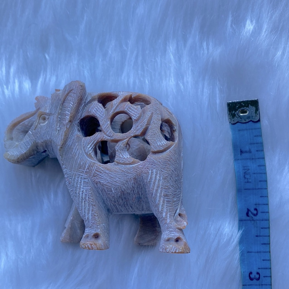 SOLD YEY !! New Elephant Mother & Baby Inside Hand Carved Soapstone Pinkish - Picture 11 of 11